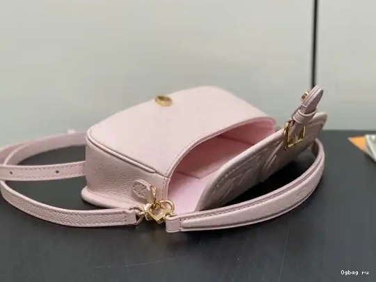 VUITTON Diane-19*10.5*6 Nano LOUIS CM 0701